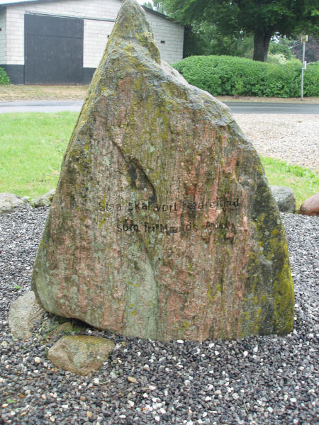 Bagsiden af befrielsessten i Fårup, Viiborg kommune