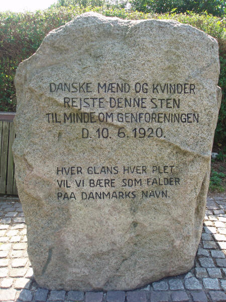 Genforeningssten i Broballe by, Oksbøl sogn, Sønderborg kommune Genforeningssten i Broballe by, Oksbøl sogn, Sønderborg kommune