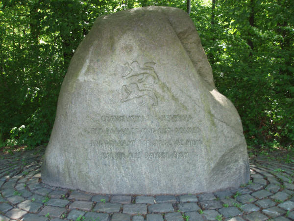 Genforeningssten i Charlottenlund, Gentofte sogn, Gentofte kommune Genforeningssten i Charlottenlund, Gentofte sogn, Gentofte kommune
