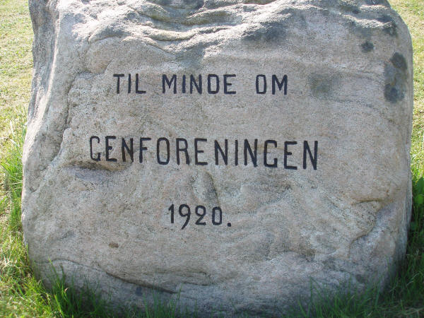 Genforeningssten ved Fuglsøcentret, Vistoft sogn, Syddjurs kommune Genforeningssten ved Fuglsøcentret, Vistoft sogn, Syddjurs kommune