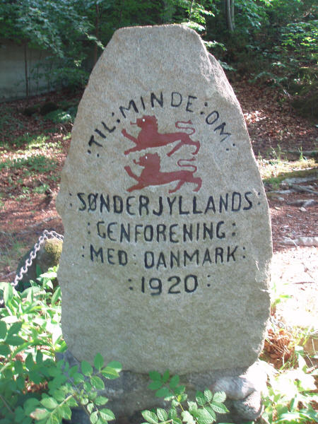 Genforeningsstenen i Jens Jensens Anlæg i Haderup, Holstebro kommune