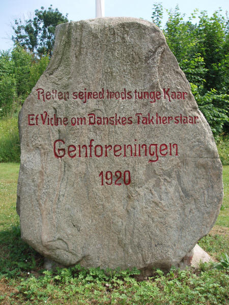 Genforeningssten i Hoptrup by og sogn, Haderslev kommune Genforeningssten i Hoptrup by og sogn, Haderslev kommune