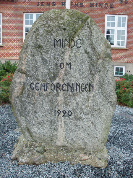 Genforeningssten i Kastrup by, Gram sogn, Haderslev kommune Genforeningssten i Kastrup by, Gram sogn, Haderslev kommune