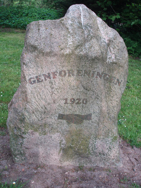 Genforeningssten i Korup by, Ravsted sogn, Aabenraa kommune Genforeningssten i Korup by, Ravsted sogn, Aabenraa kommune