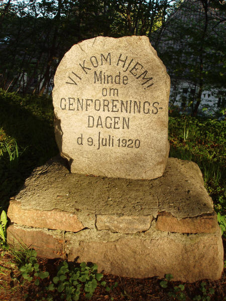 Genforeningssten i Løjt Kirkeby, Løjt sogn, Aabenraa kommune (2) Genforeningssten i Løjt Kirkeby, Løjt sogn, Aabenraa kommune (2)