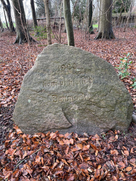 Genforeningssten i præstegårdshaven i Øsby, Haderslev kommune