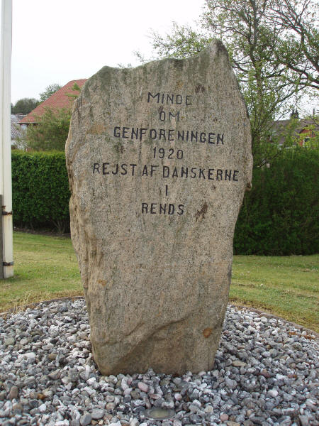 Genforeningssten i Rens by, Burkal sogn, Aabenraa kommune Genforeningssten i Rens by, Burkal sogn, Aabenraa kommune