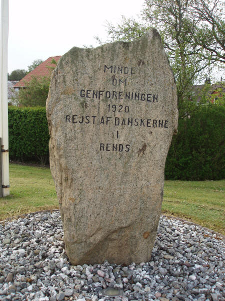 Genforeningssten i Rens by, Burkal sogn, Aabenraa kommune