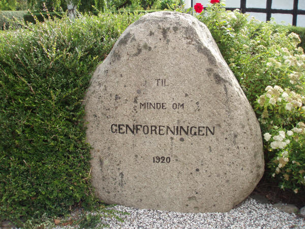 Genforeningssten i Saksild by og sogn, Odder kommune Genforeningssten i Saksild by og sogn, Odder kommune