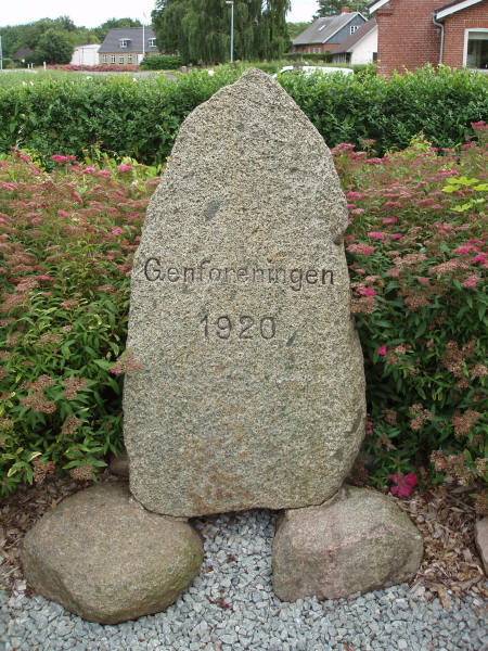 Genforeningssten i Serridslev by, Nebel sogn, Horsens kommune Genforeningssten i Serridslev by, Nebel sogn, Horsens kommune