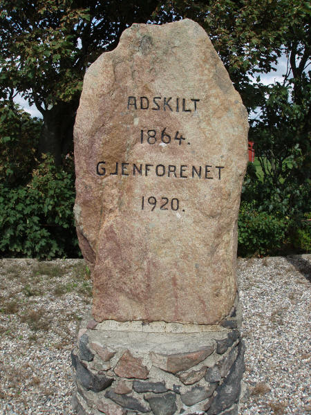 Genforeningssten i Sønder Sejerslev by, Emmerlev sogn, Tønder kommune Genforeningssten i Sønder Sejerslev by, Emmerlev sogn, Tønder kommune